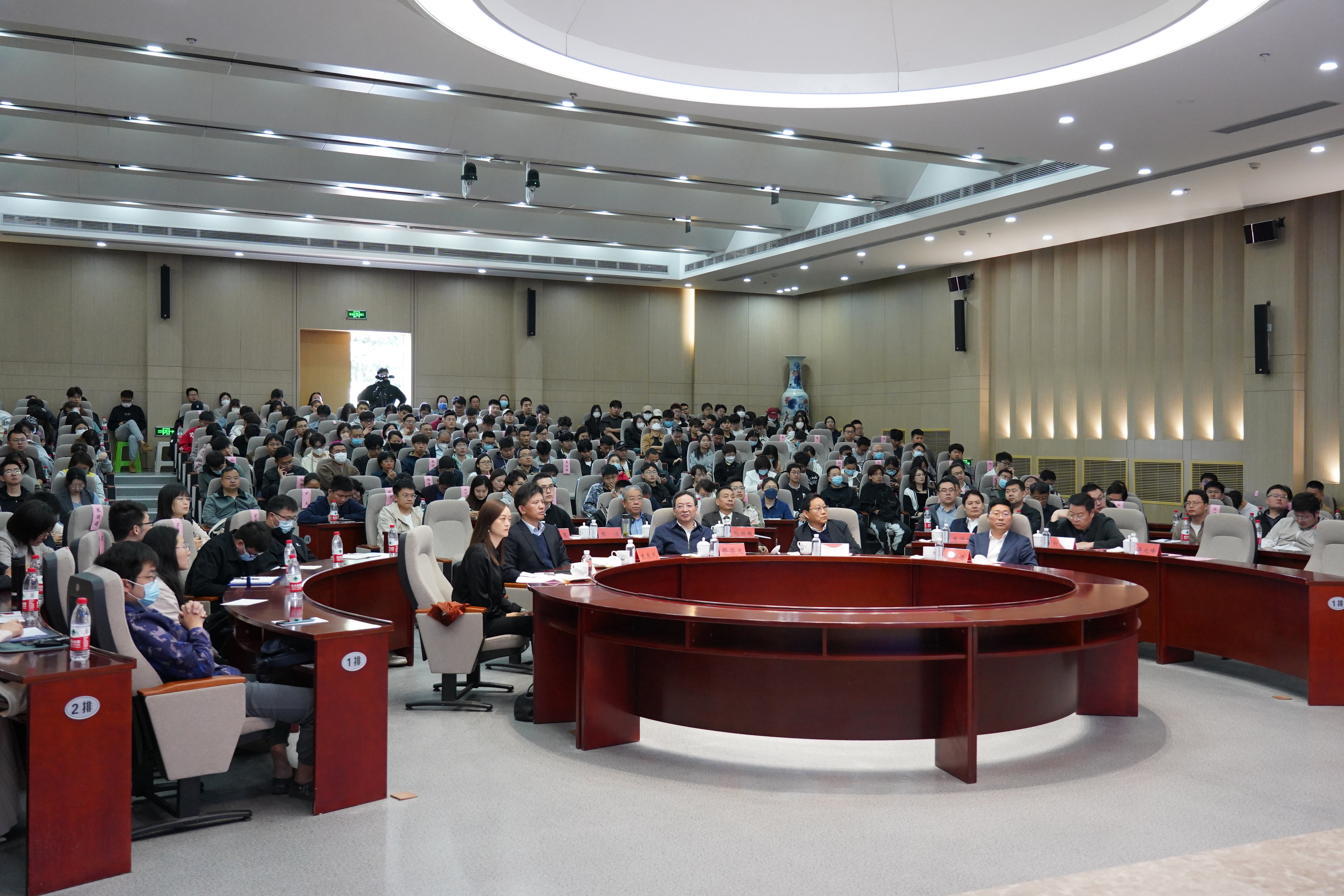 绿色建筑与建筑文化高峰论坛在江苏建院举办，建筑业发展新机遇引热议